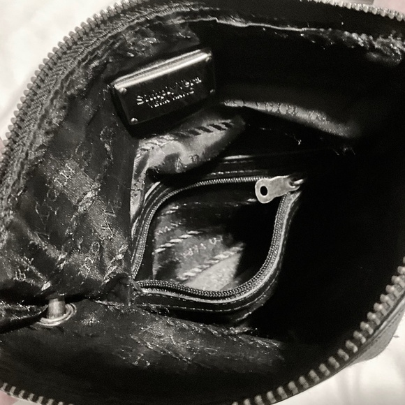 Vera Wang Simply Vera 8 inch Black Wristlet - Good Condition - Picture 6 of 8